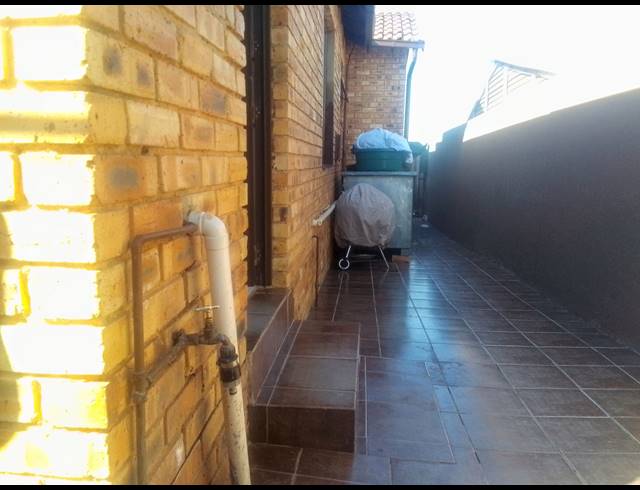 3 BEDROOM FREEHOLD FOR SALE IN GROBLERPARK